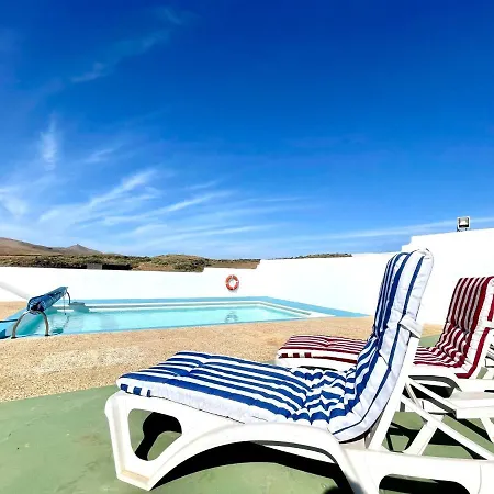 Bonita Casa Rural En Finca Con Terraza, Wifi Y Vista A Volcan * Costa Teguise