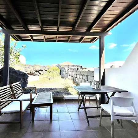 Bonita Casa Rural En Finca Con Terraza, Wifi Y Vista A Volcan Costa Teguise