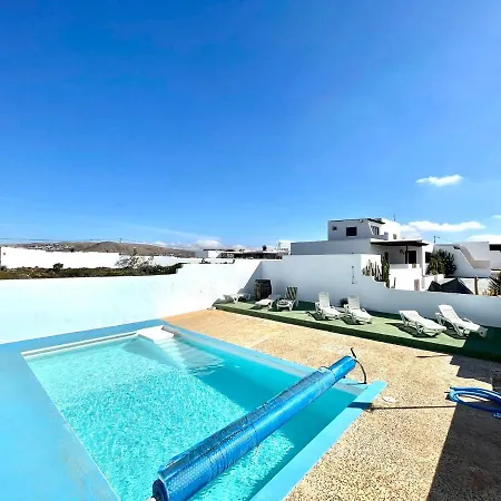 Bonita Casa Rural En Finca Con Terraza, Wifi Y Vista A Volcan Nyaraló Costa Teguise