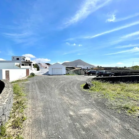 Bonita Casa Rural en Finca con terraza, Wifi y vista a Volcán Сasa de vacaciones Costa Teguise