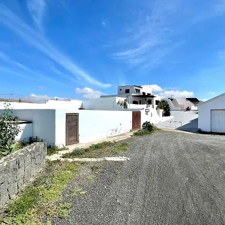 Bonita Casa Rural en Finca con terraza, Wifi y vista a Volcán Сasa de vacaciones Costa Teguise